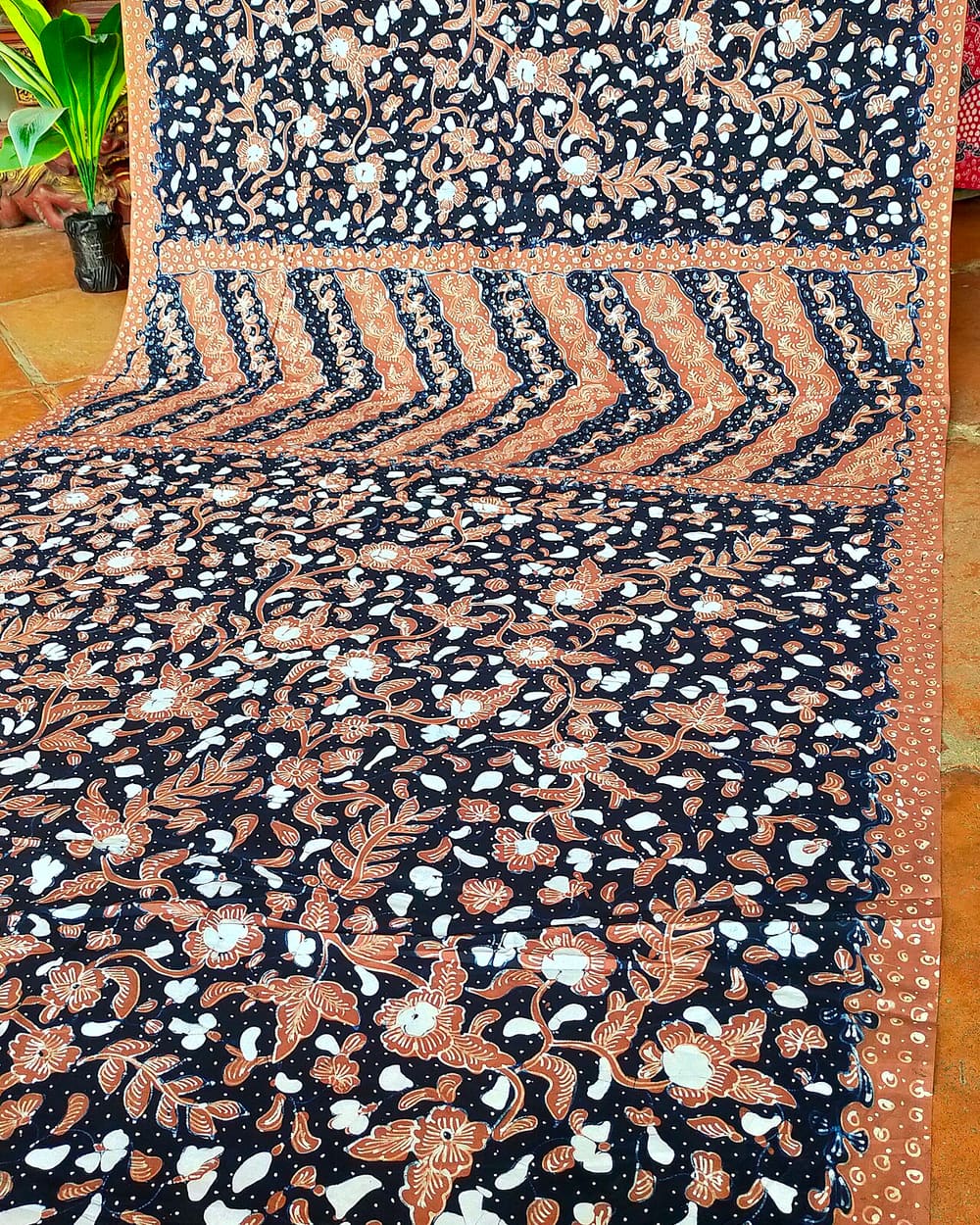 Hand-drawn Lasem batik cloth in the sarung series