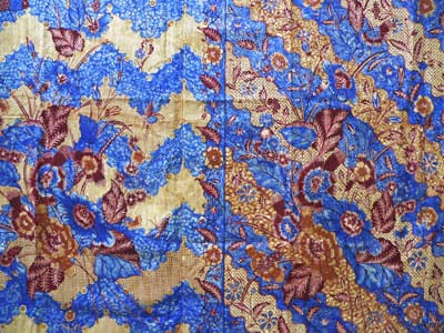 Tiga negeri Lasem batik tulis with three-region dyeing